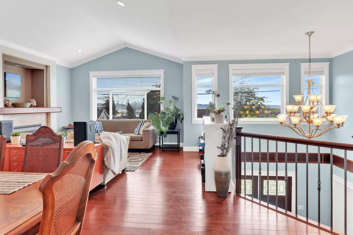 Living Room Photo of 943 Harris Avenue, Coquitlam, BC
