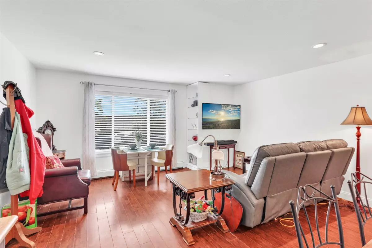 Mudroom Photo of 943 Harris Avenue, Coquitlam, BC