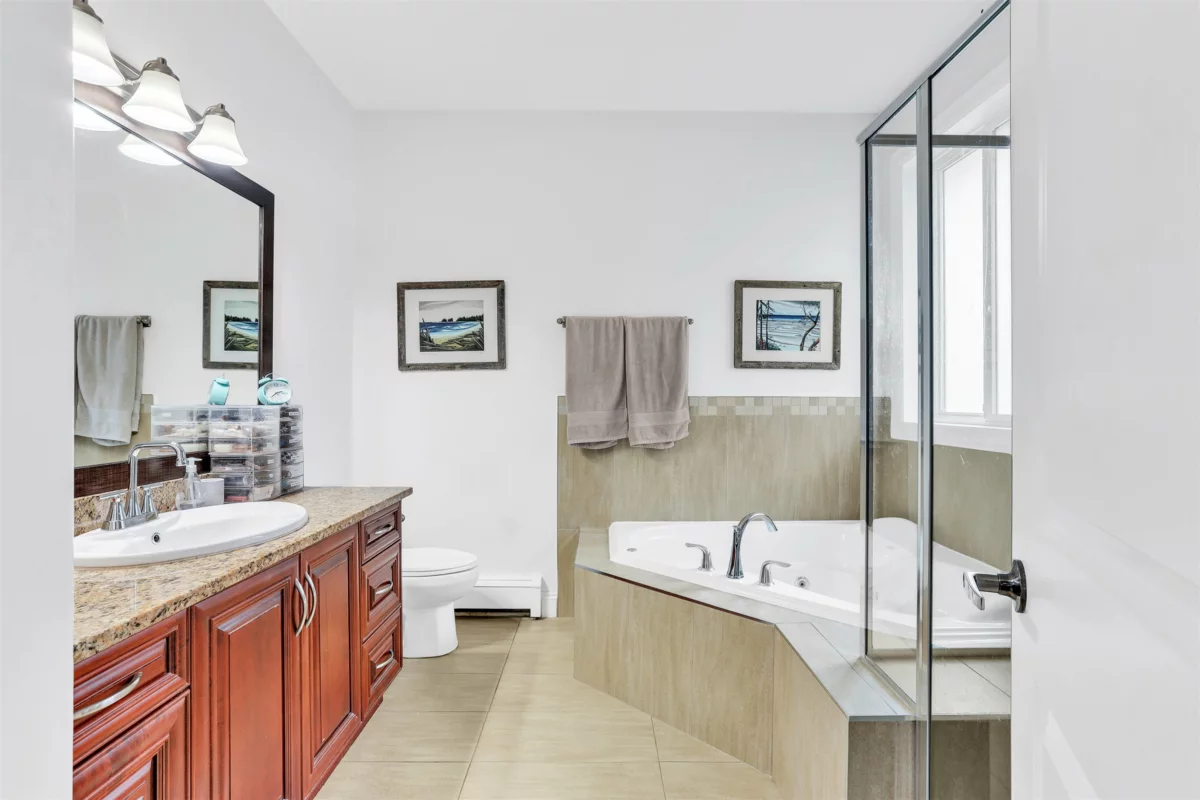 Primary Bathroom Photo of 943 Harris Avenue, Coquitlam, BC