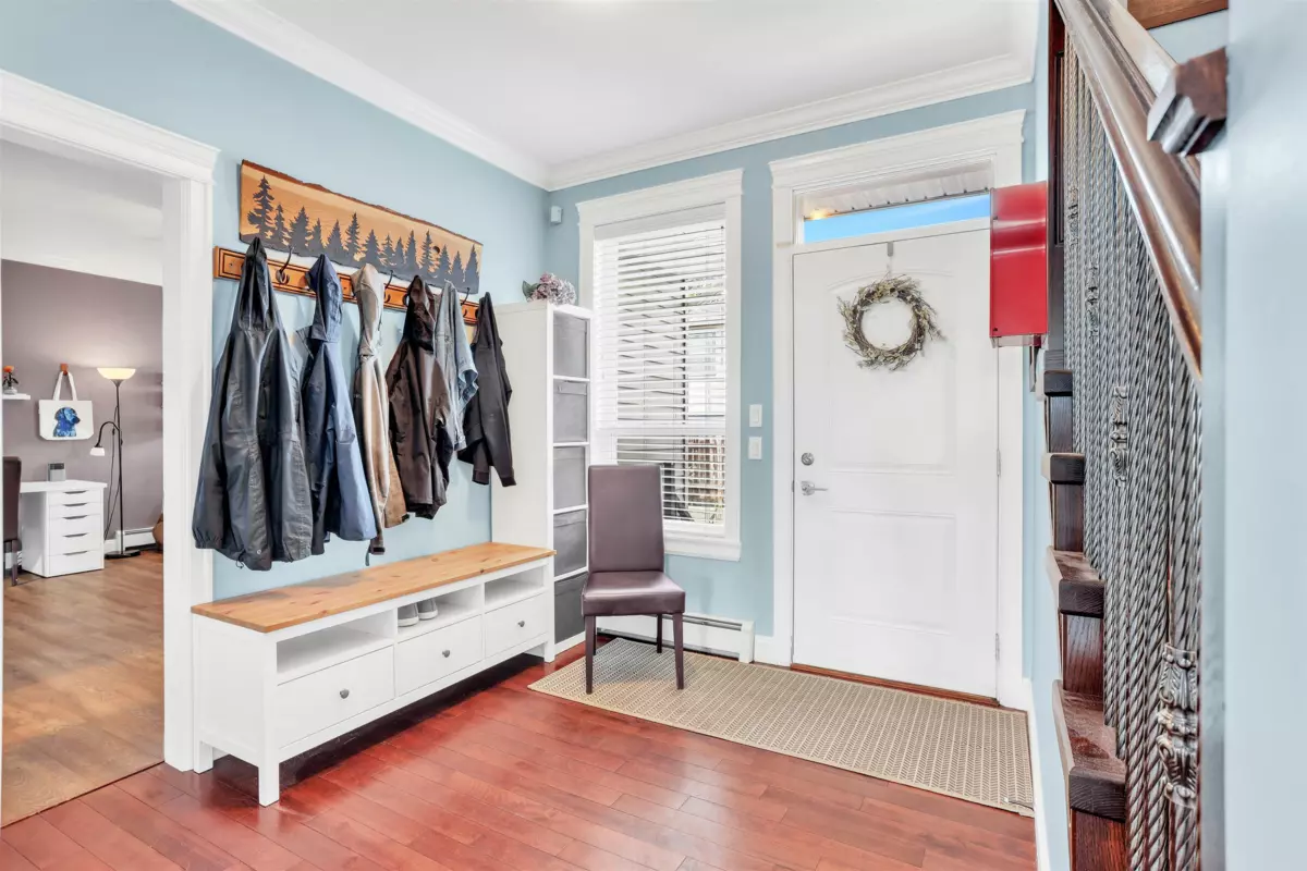 Walk-In Closet Photo of 943 Harris Avenue, Coquitlam, BC