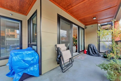 Front Yard Photo of 202 857 W 15th Street, North Vancouver, BC