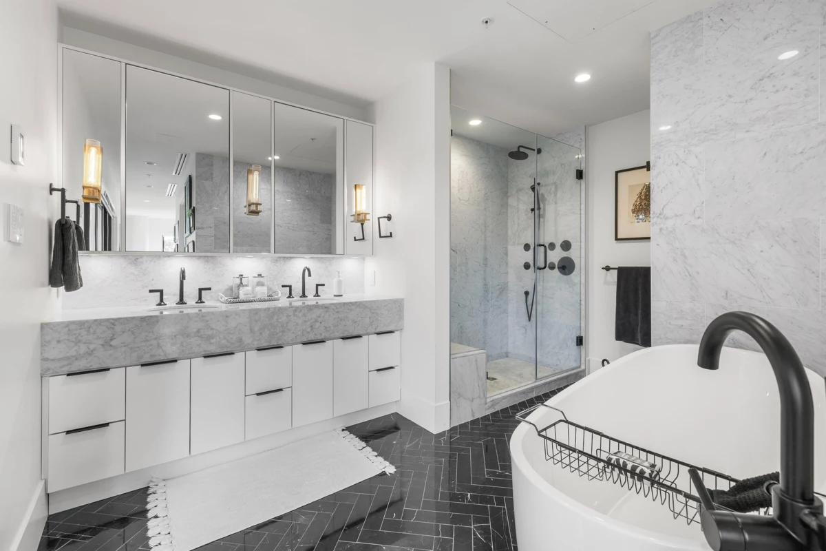 Basement Recreation Room Photo of 602 14825 Thrift Avenue, White Rock, BC