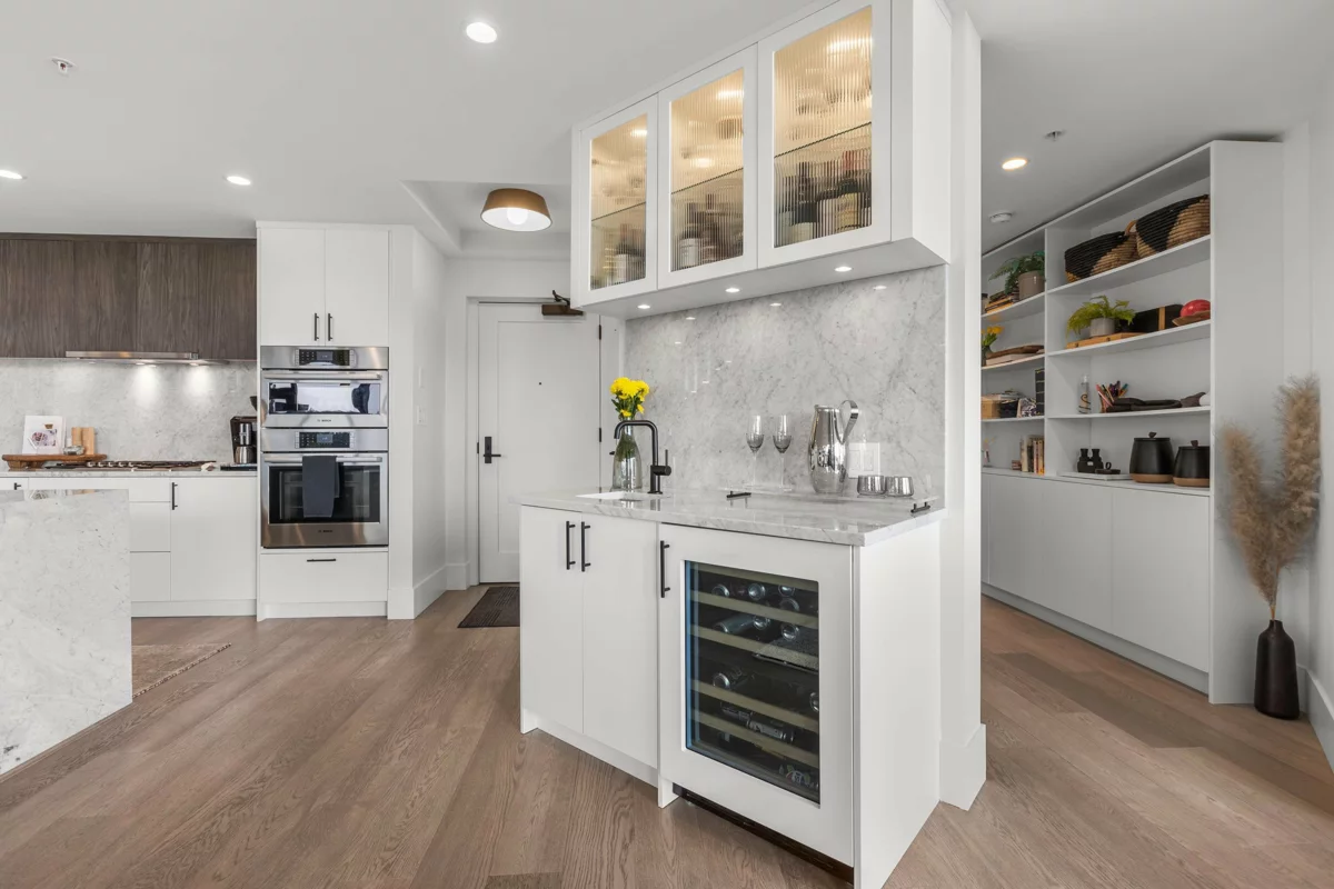 Bedroom 4 Photo of 602 14825 Thrift Avenue, White Rock, BC