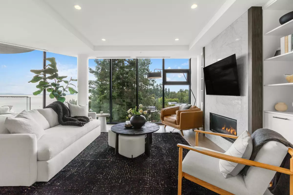 Dining Area Photo of 602 14825 Thrift Avenue, White Rock, BC
