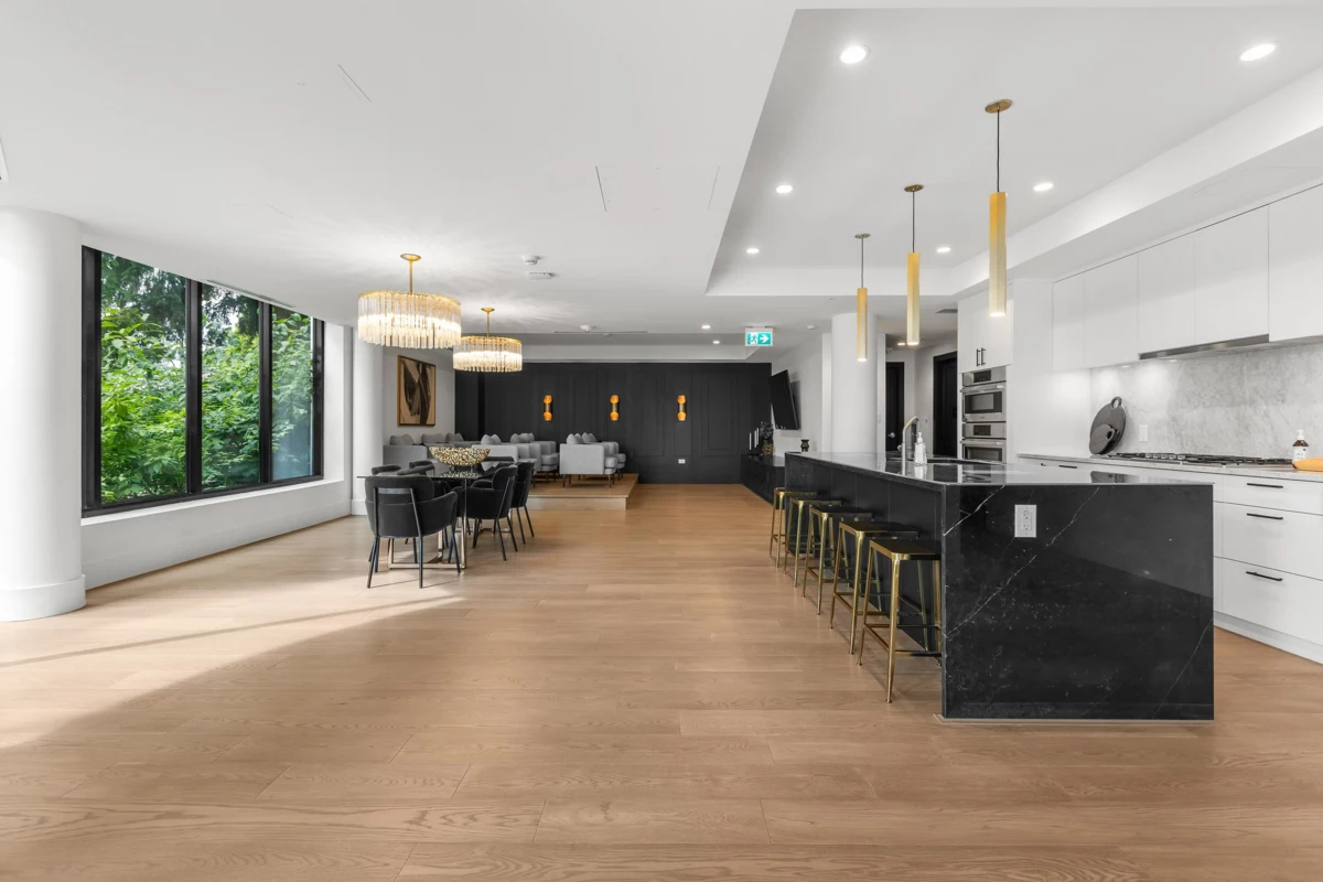 Garden / Landscaping Photo of 602 14825 Thrift Avenue, White Rock, BC