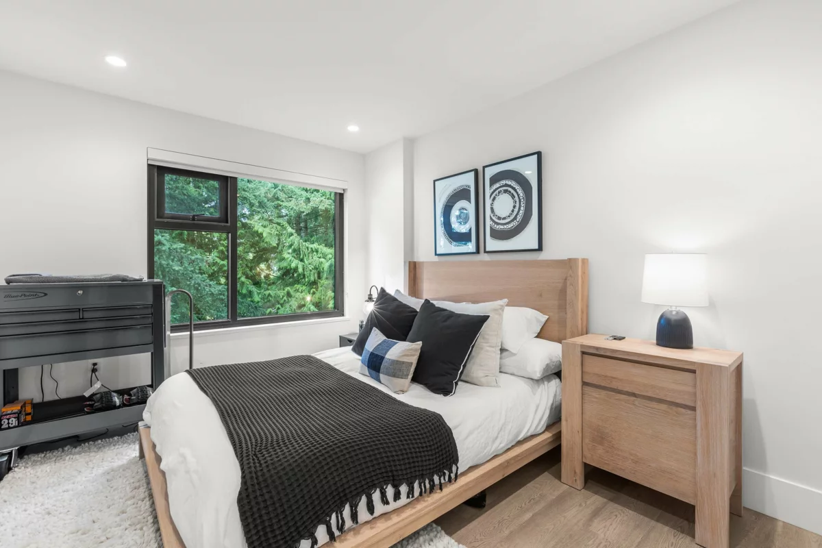 Hallway Photo of 602 14825 Thrift Avenue, White Rock, BC