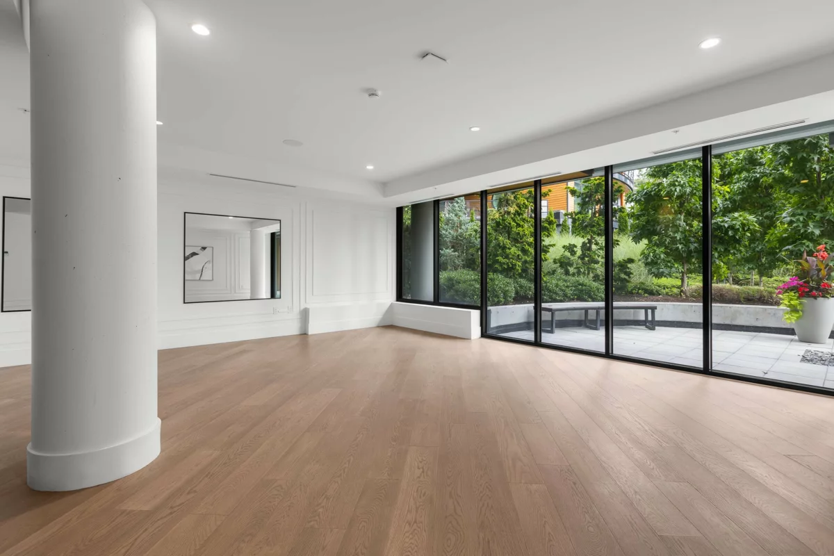 Hot Tub / Spa Photo of 602 14825 Thrift Avenue, White Rock, BC