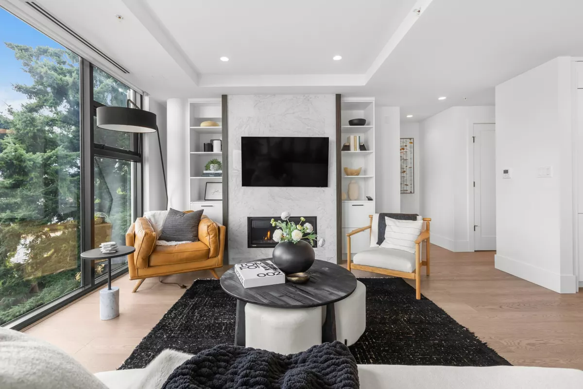 Kitchen Photo of 602 14825 Thrift Avenue, White Rock, BC