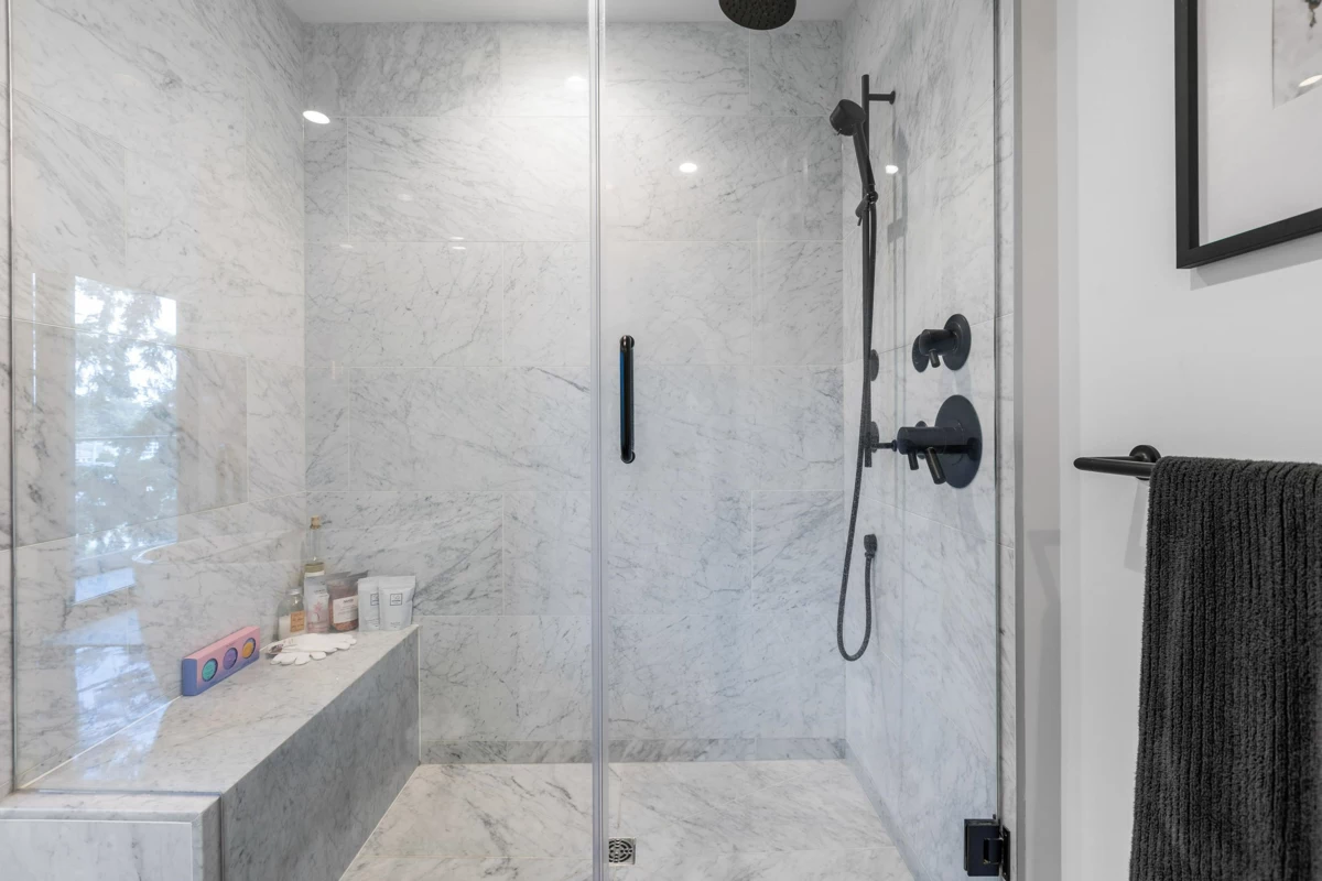 Laundry Room Photo of 602 14825 Thrift Avenue, White Rock, BC