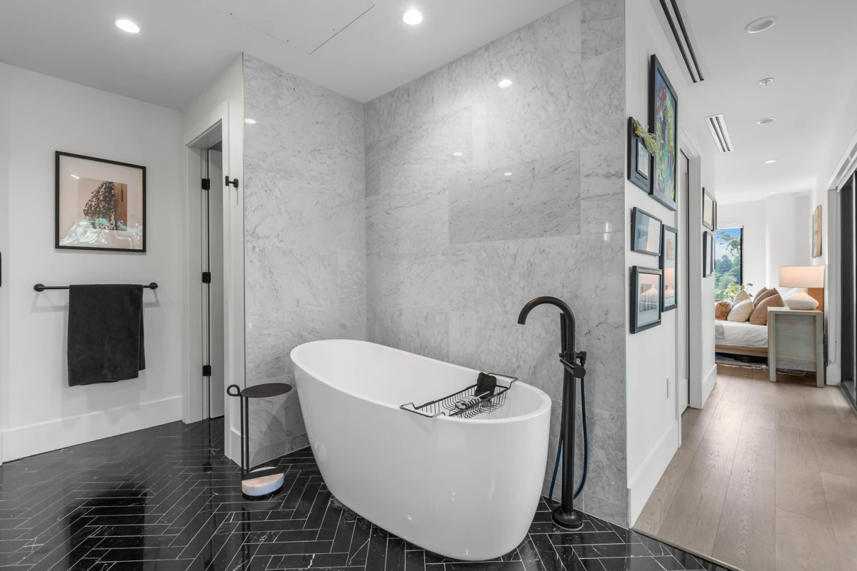 Mudroom Photo of 602 14825 Thrift Avenue, White Rock, BC