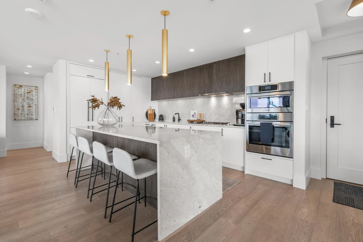 Pantry Photo of 602 14825 Thrift Avenue, White Rock, BC