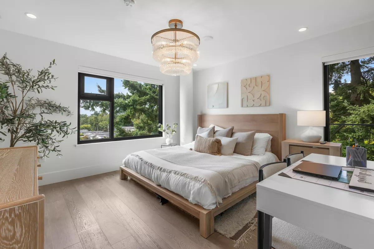 Powder Room Photo of 602 14825 Thrift Avenue, White Rock, BC