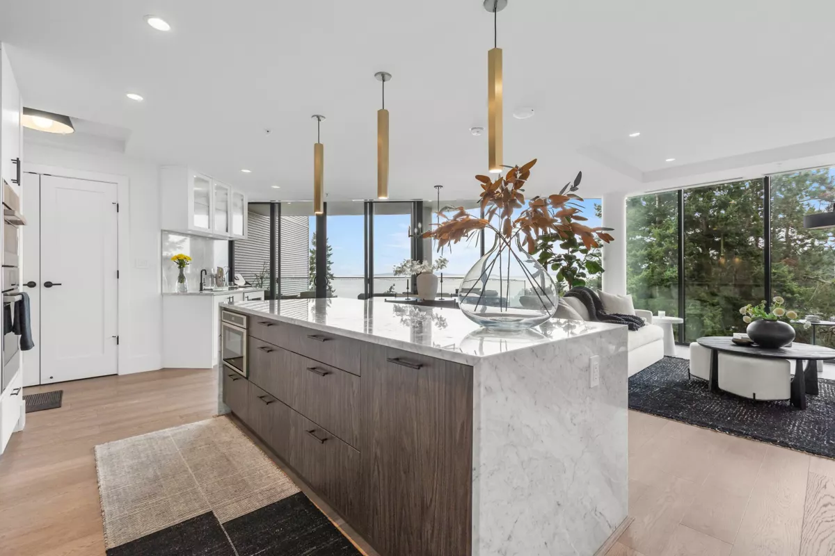 Primary Bedroom Photo of 602 14825 Thrift Avenue, White Rock, BC