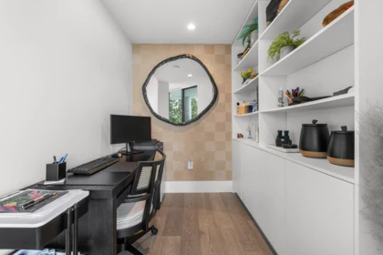 Guest Bathroom Photo of 602 14825 Thrift Avenue, White Rock, BC
