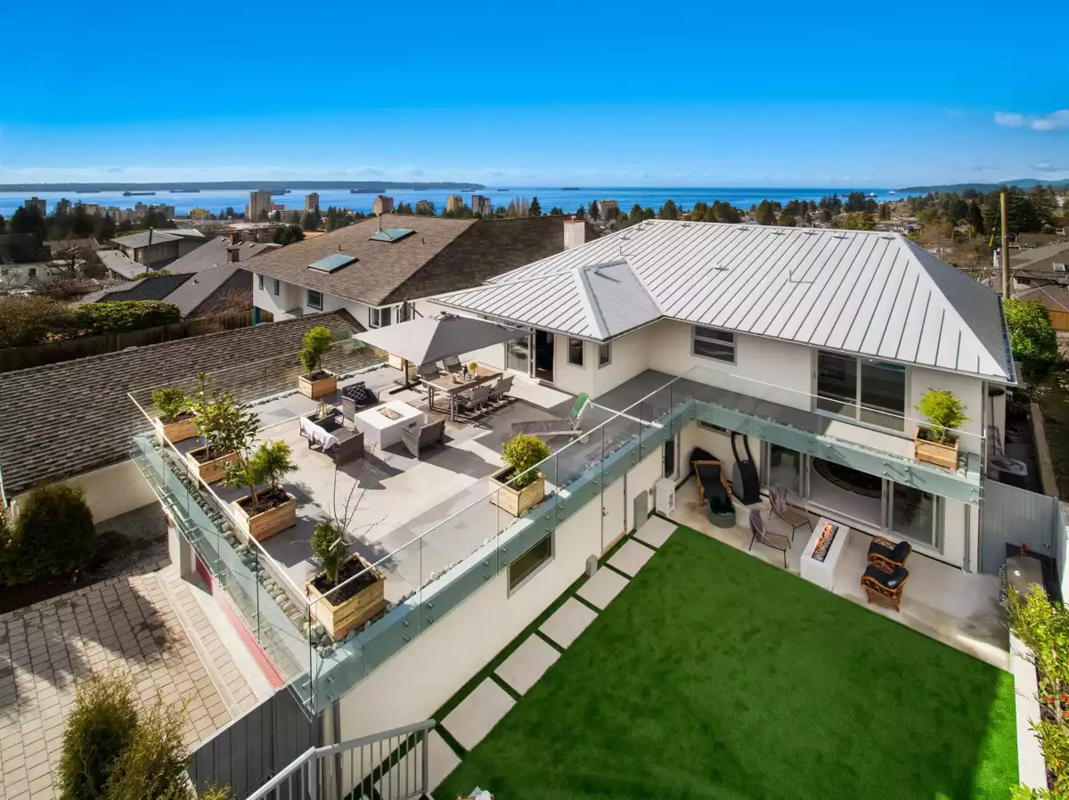 Dining Area Photo of 1388 21st Street, West Vancouver, BC