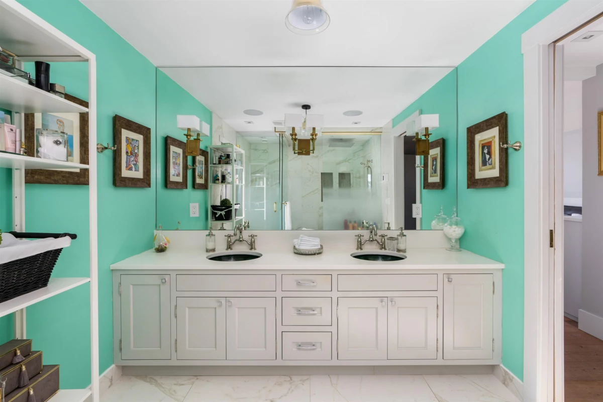 Entry Foyer Photo of 1388 21st Street, West Vancouver, BC