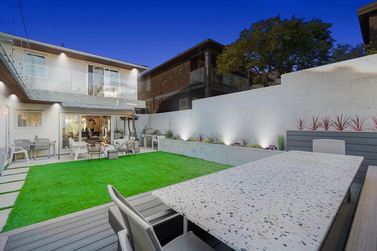 Garden / Landscaping Photo of 1388 21st Street, West Vancouver, BC