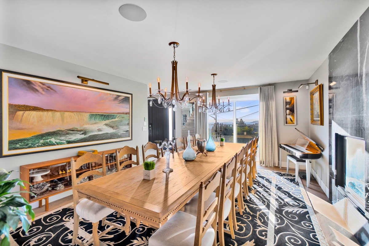 Guest Bathroom Photo of 1388 21st Street, West Vancouver, BC