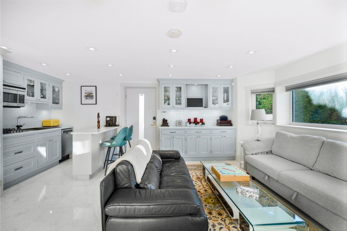 Hallway Photo of 1388 21st Street, West Vancouver, BC