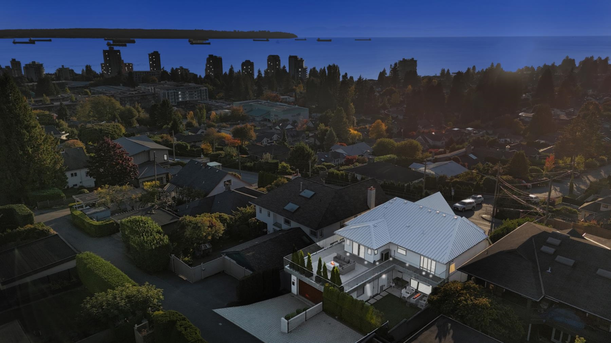 Neighborhood Park Photo Near 1388 21st Street, West Vancouver, BC