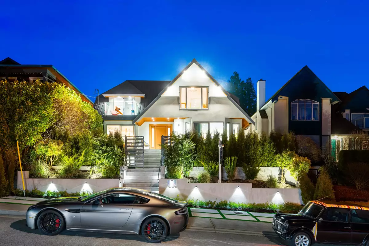 Outdoor Deck Photo of 1388 21st Street, West Vancouver, BC