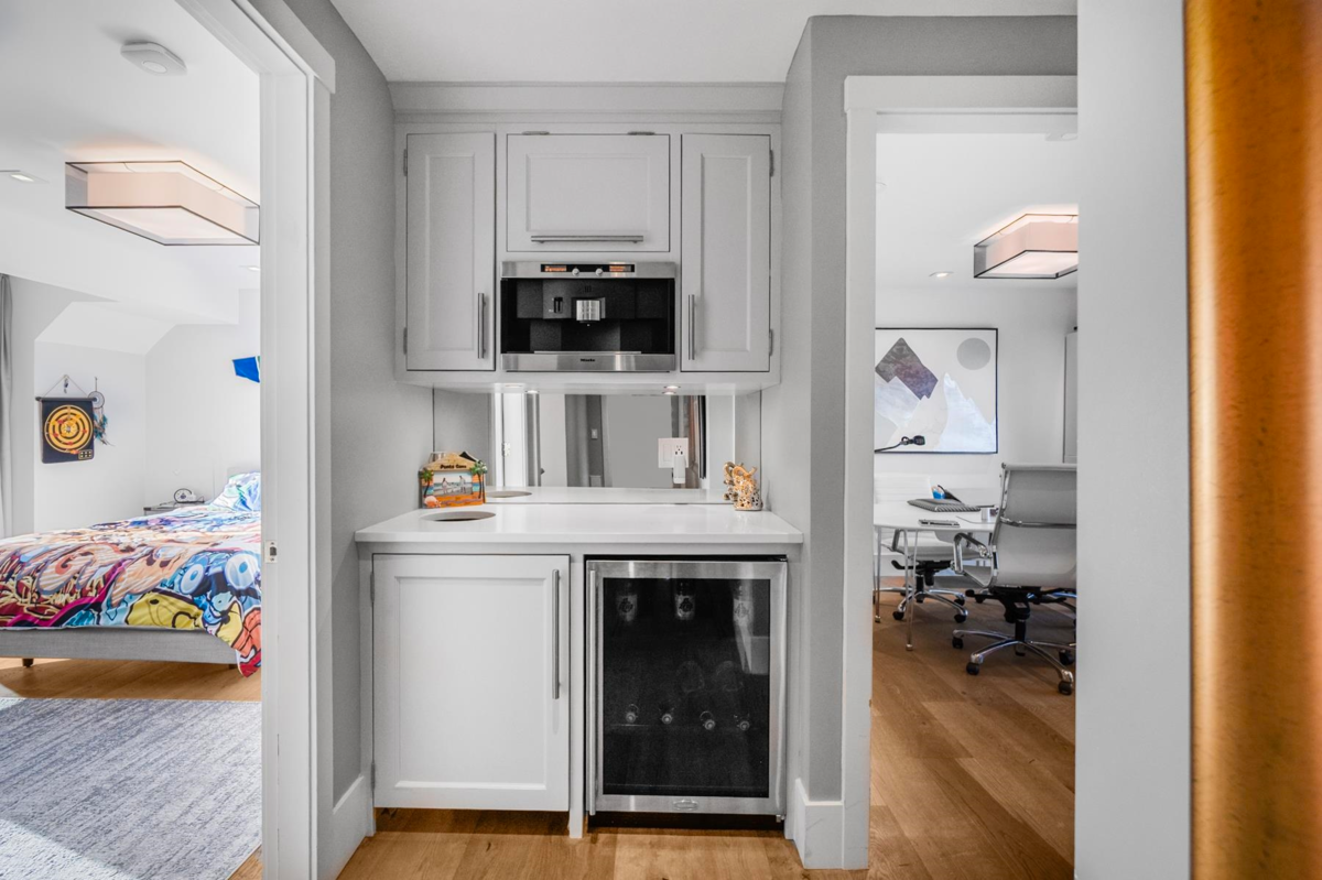 Staircase Photo of 1388 21st Street, West Vancouver, BC