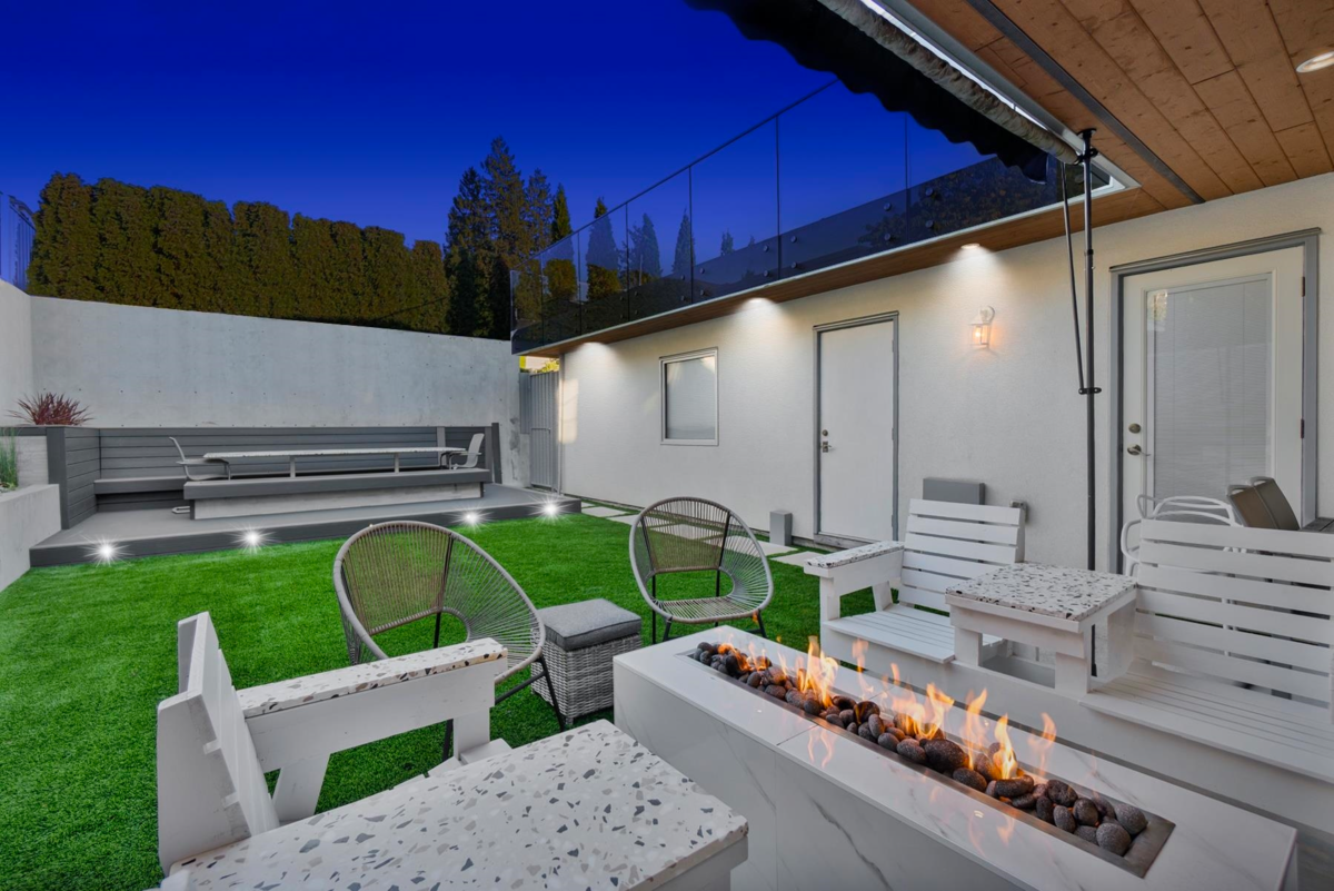 Swimming Pool Photo of 1388 21st Street, West Vancouver, BC