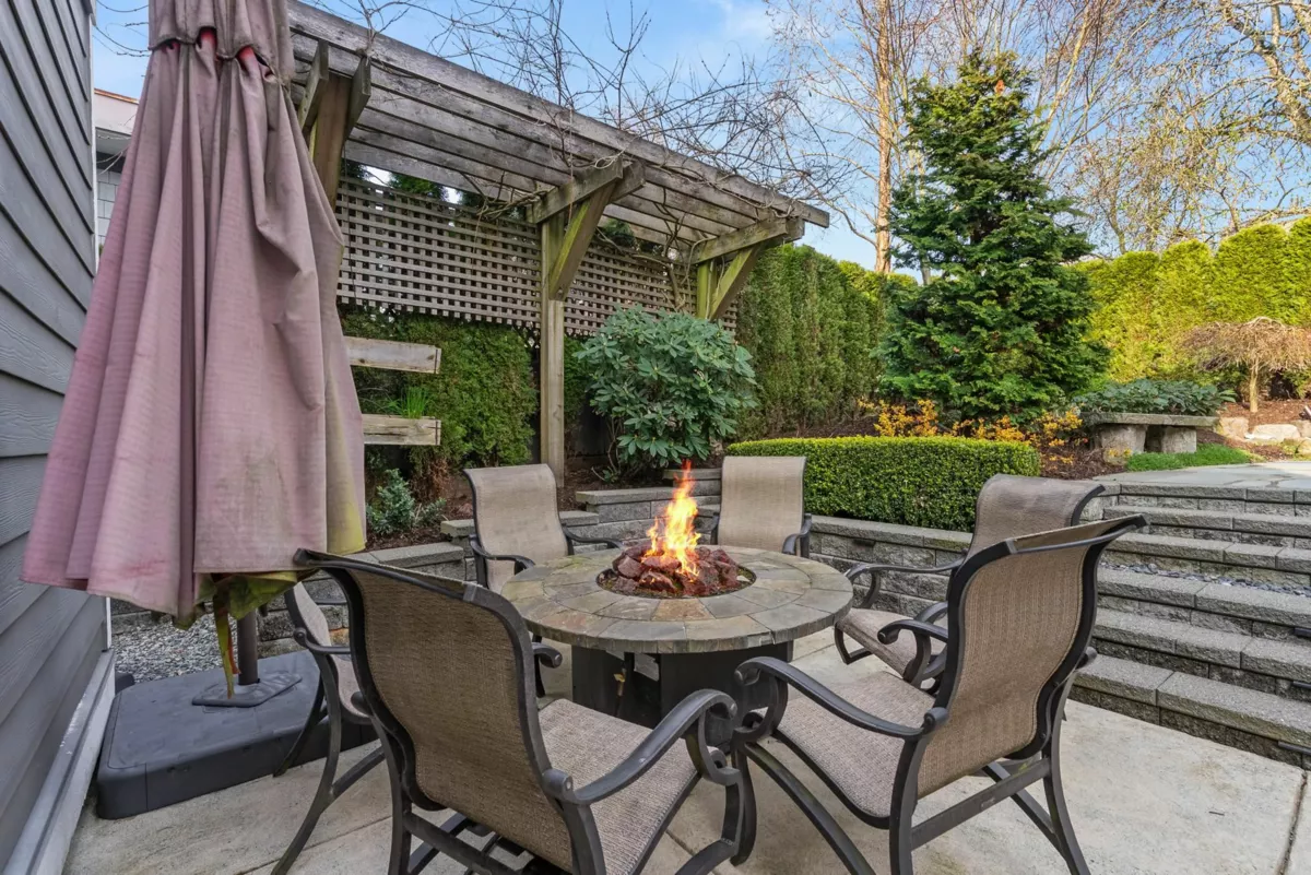 Front Yard Photo of 838 Habgood Street, White Rock, BC