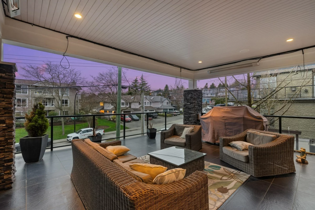 Kitchen Island Photo of 838 Habgood Street, White Rock, BC