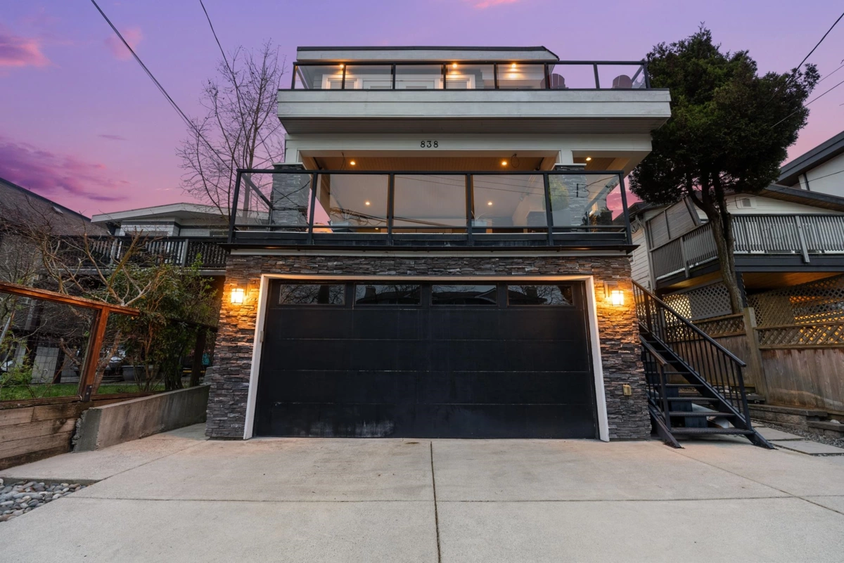 Living Room Photo of 838 Habgood Street, White Rock, BC