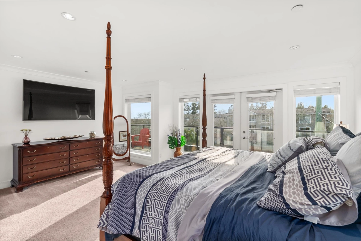 Powder Room Photo of 838 Habgood Street, White Rock, BC