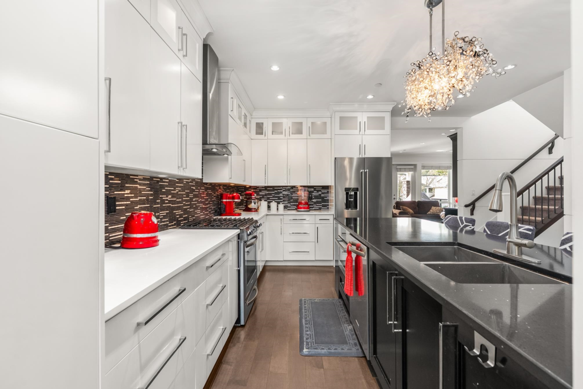 Primary Bathroom Photo of 838 Habgood Street, White Rock, BC