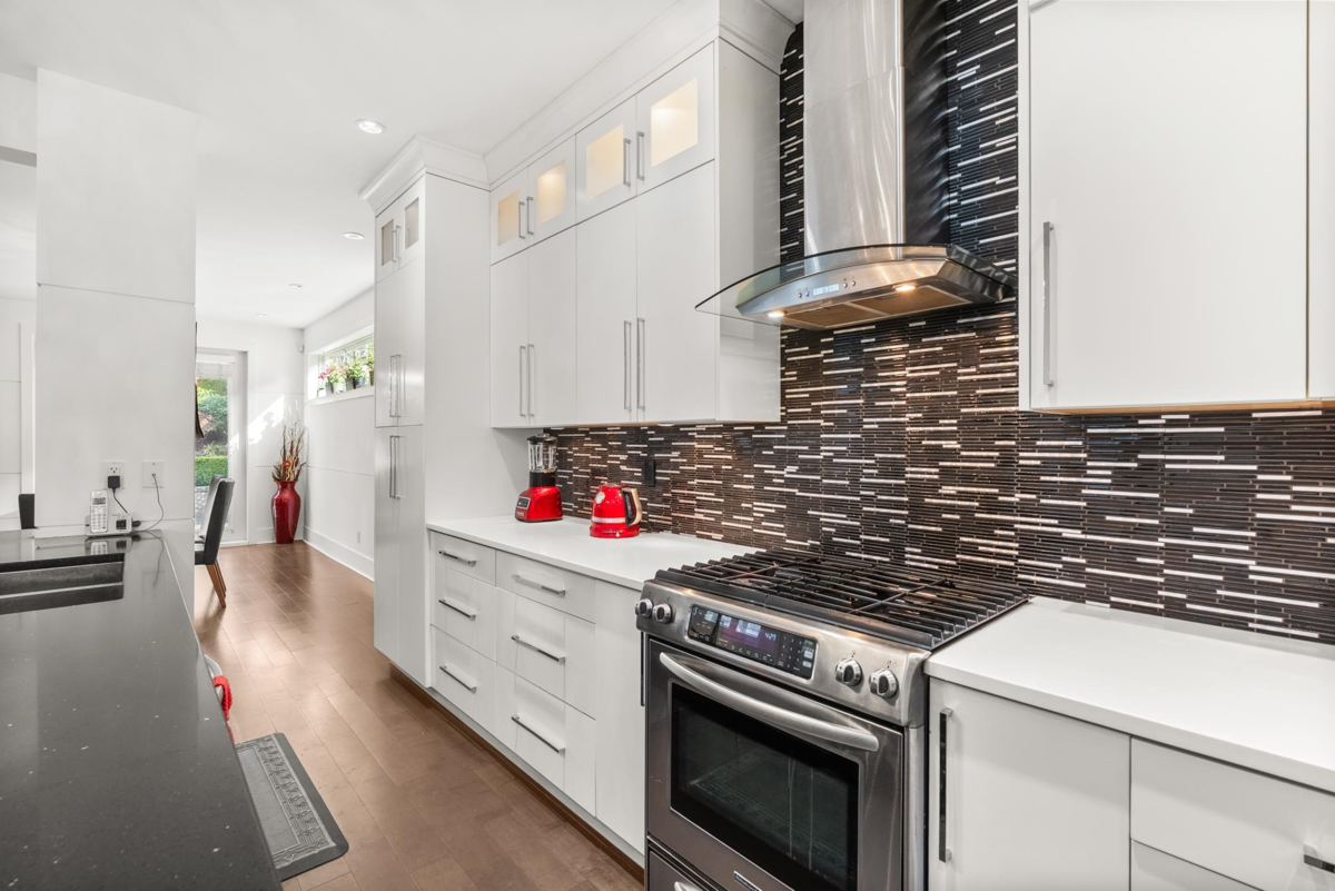 Walk-In Closet Photo of 838 Habgood Street, White Rock, BC