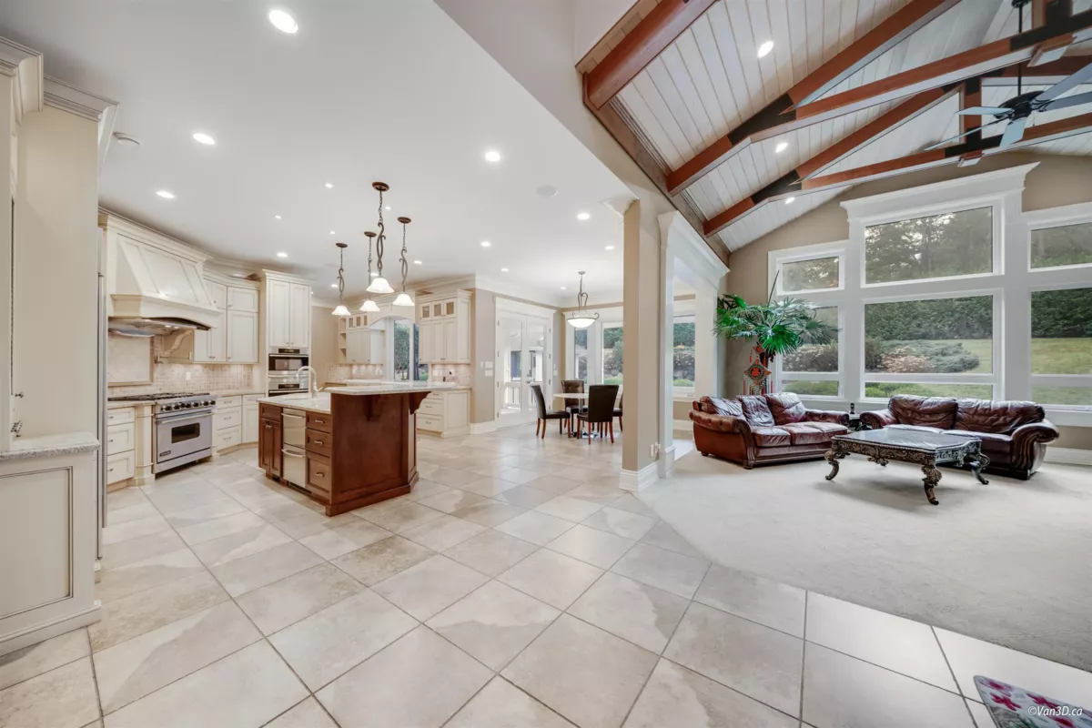 Kitchen Photo of 13464 Vine Maple Drive, Surrey, BC
