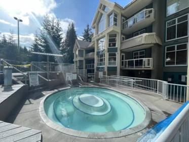 305 4910 Spearhead Place, Whistler, BC, Whistler — Apartment/Condo for sale
