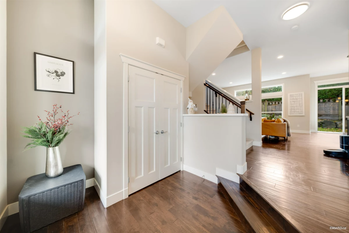 Dining Area Photo of 16076 28a Avenue, Surrey, BC