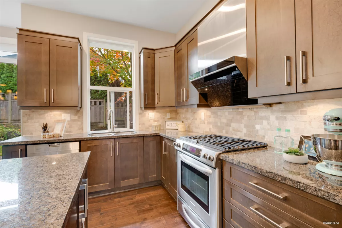 Guest Bathroom Photo of 16076 28a Avenue, Surrey, BC