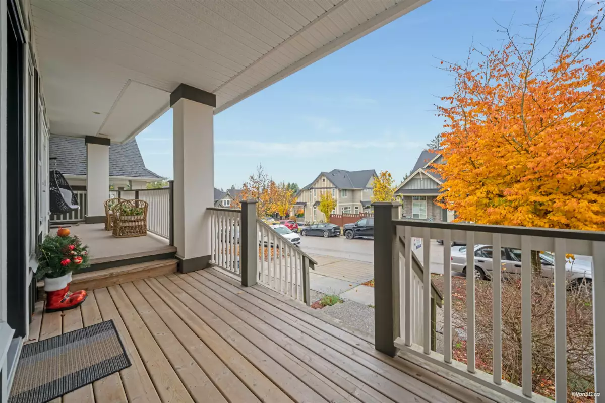 Living Room Photo of 16076 28a Avenue, Surrey, BC