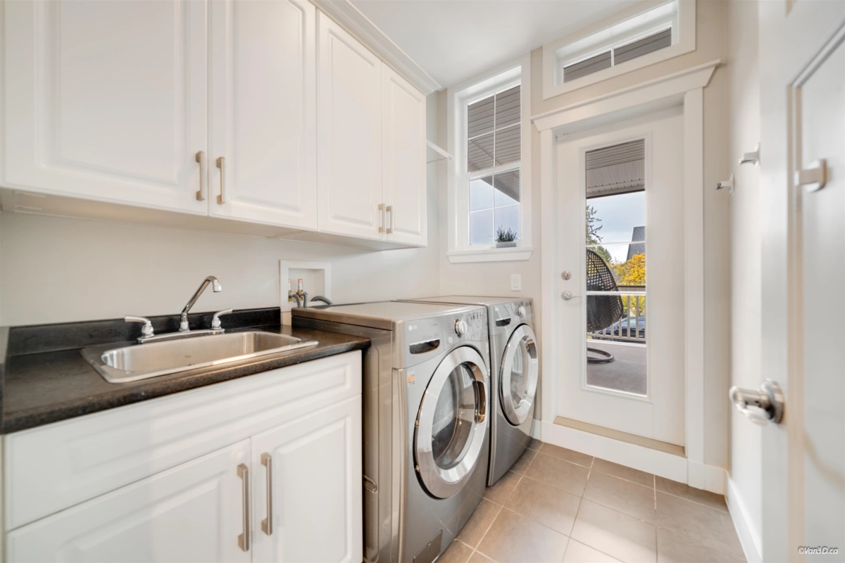 Powder Room Photo of 16076 28a Avenue, Surrey, BC