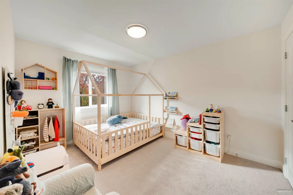 Swimming Pool Photo of 16076 28a Avenue, Surrey, BC