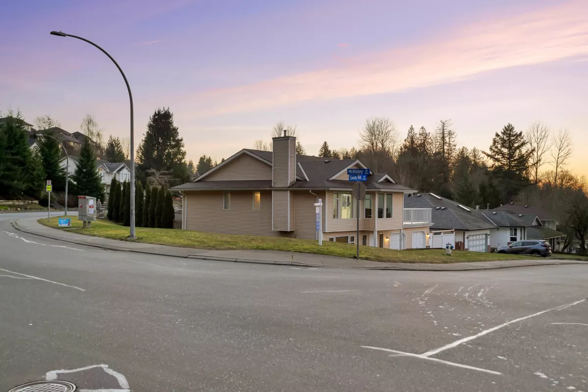 Family Room Photo of 35486 Sandy Hill Road, Abbotsford, BC