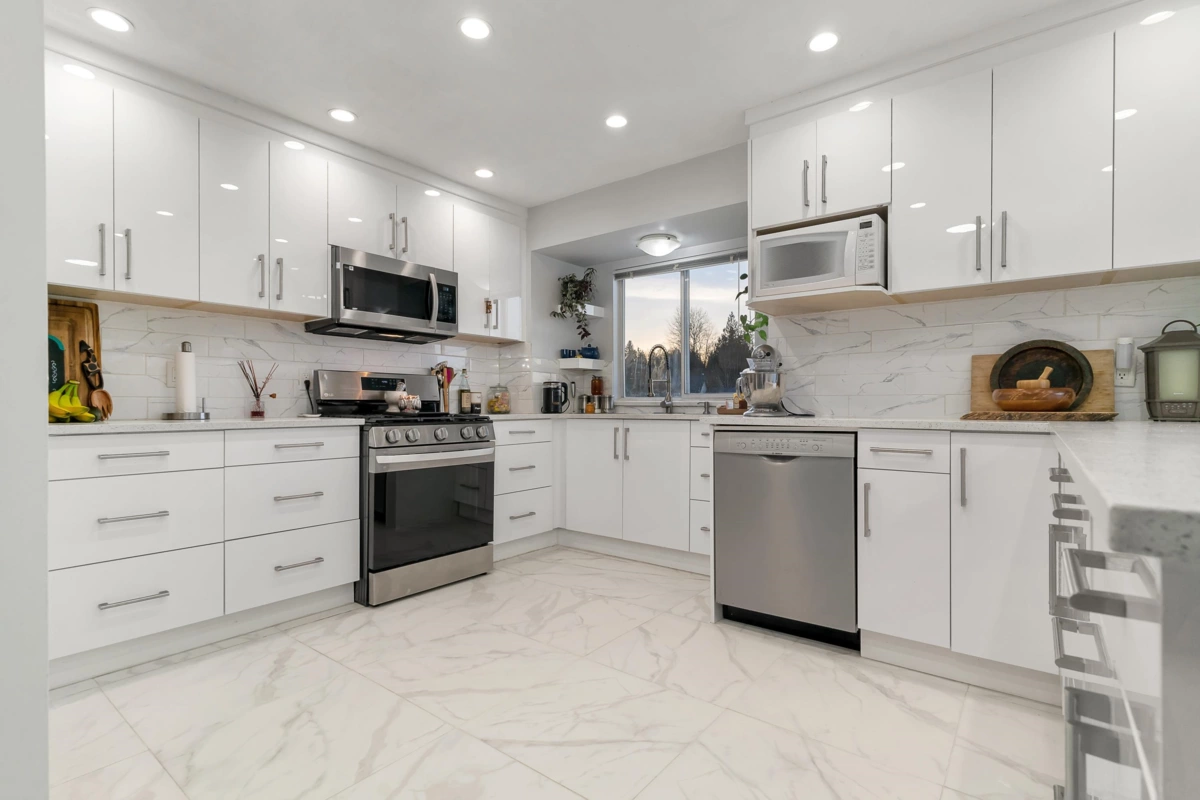 Guest Bathroom Photo of 35486 Sandy Hill Road, Abbotsford, BC