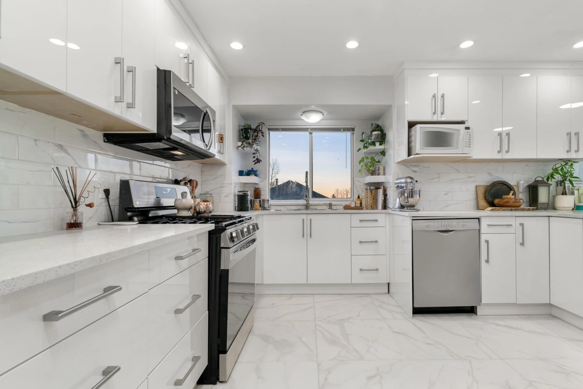 Powder Room Photo of 35486 Sandy Hill Road, Abbotsford, BC