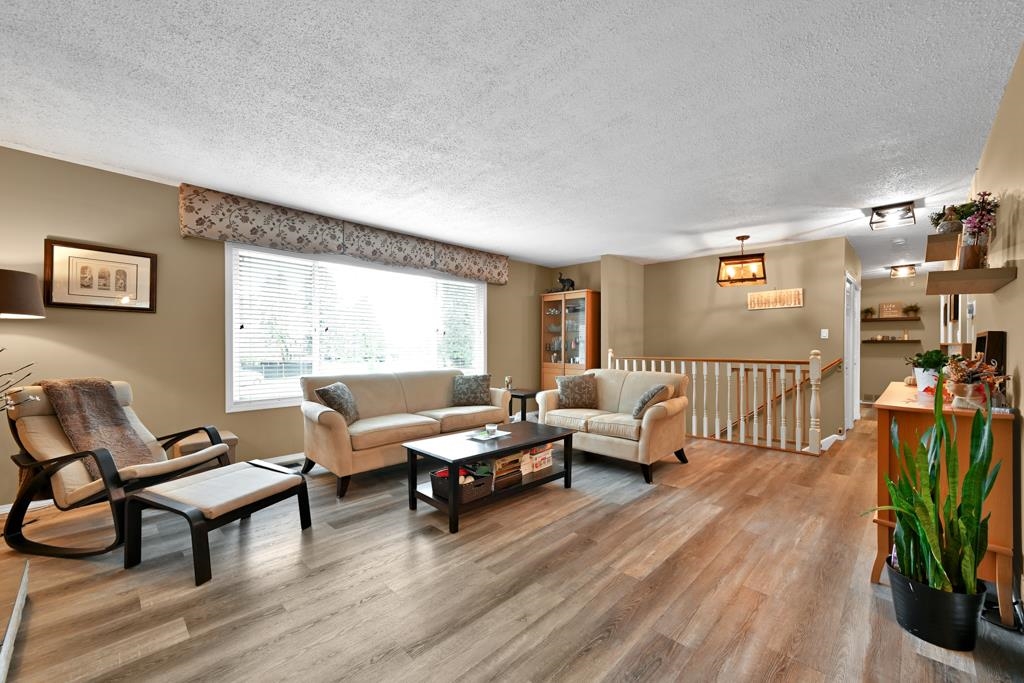 Breakfast Nook Photo of 4570 Uplands Drive, Langley, BC