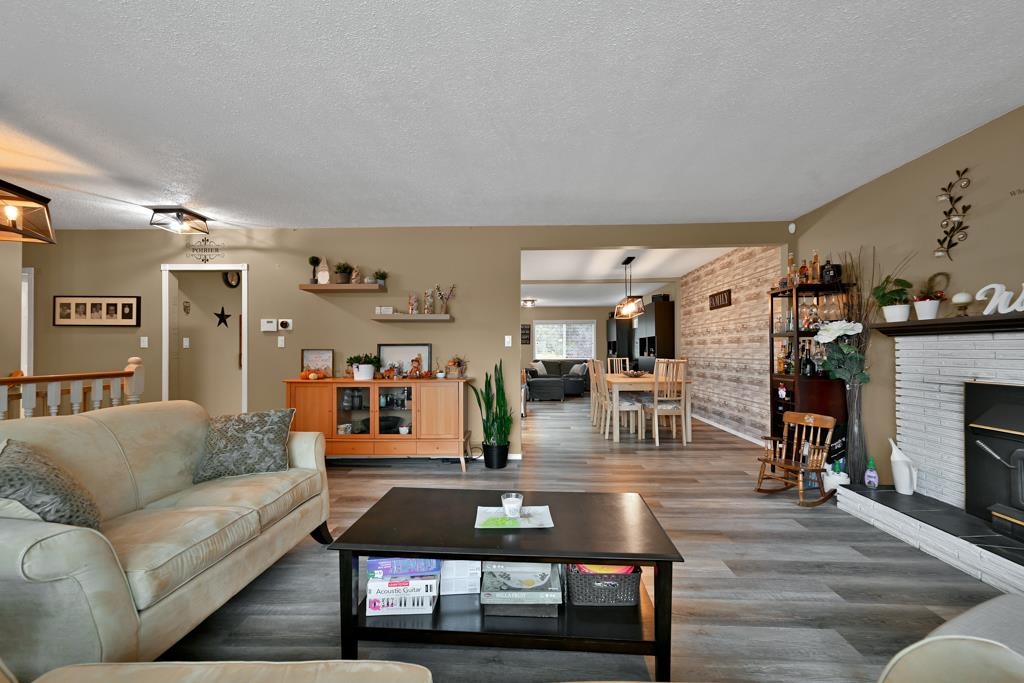 Kitchen Island Photo of 4570 Uplands Drive, Langley, BC