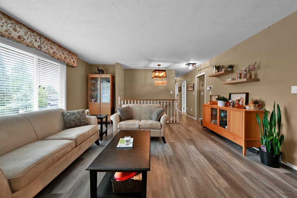 Kitchen Photo of 4570 Uplands Drive, Langley, BC