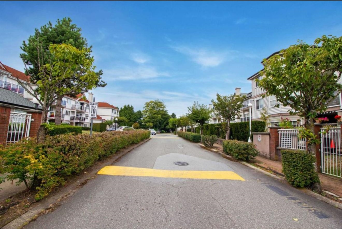 Basement Recreation Room Photo of 401 12739 72 Avenue, Surrey, BC