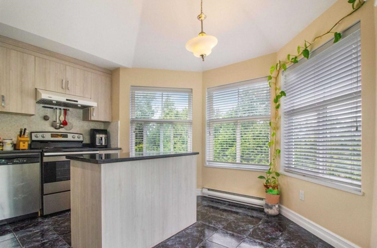 Dining Area Photo of 401 12739 72 Avenue, Surrey, BC