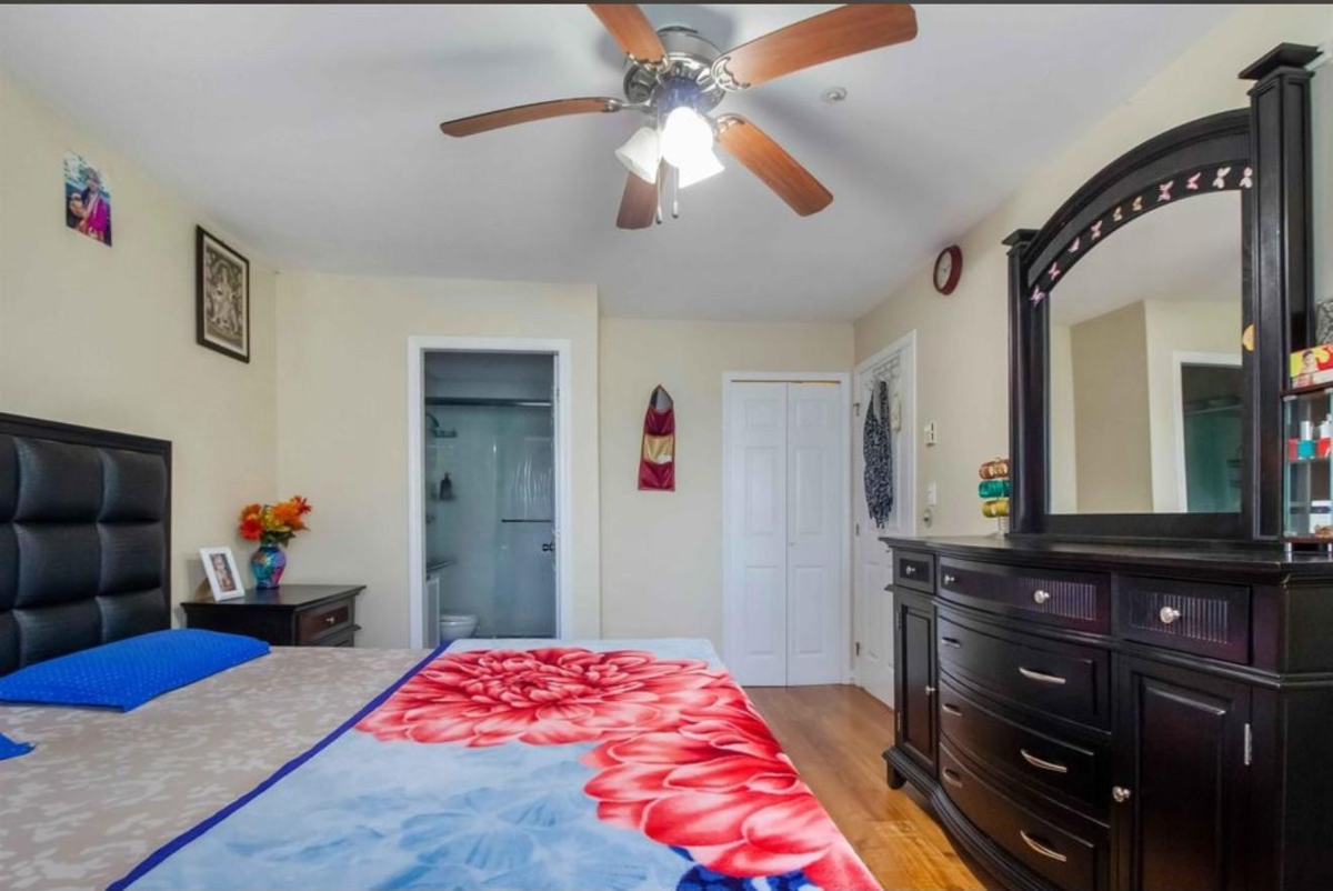 Primary Bathroom Photo of 401 12739 72 Avenue, Surrey, BC