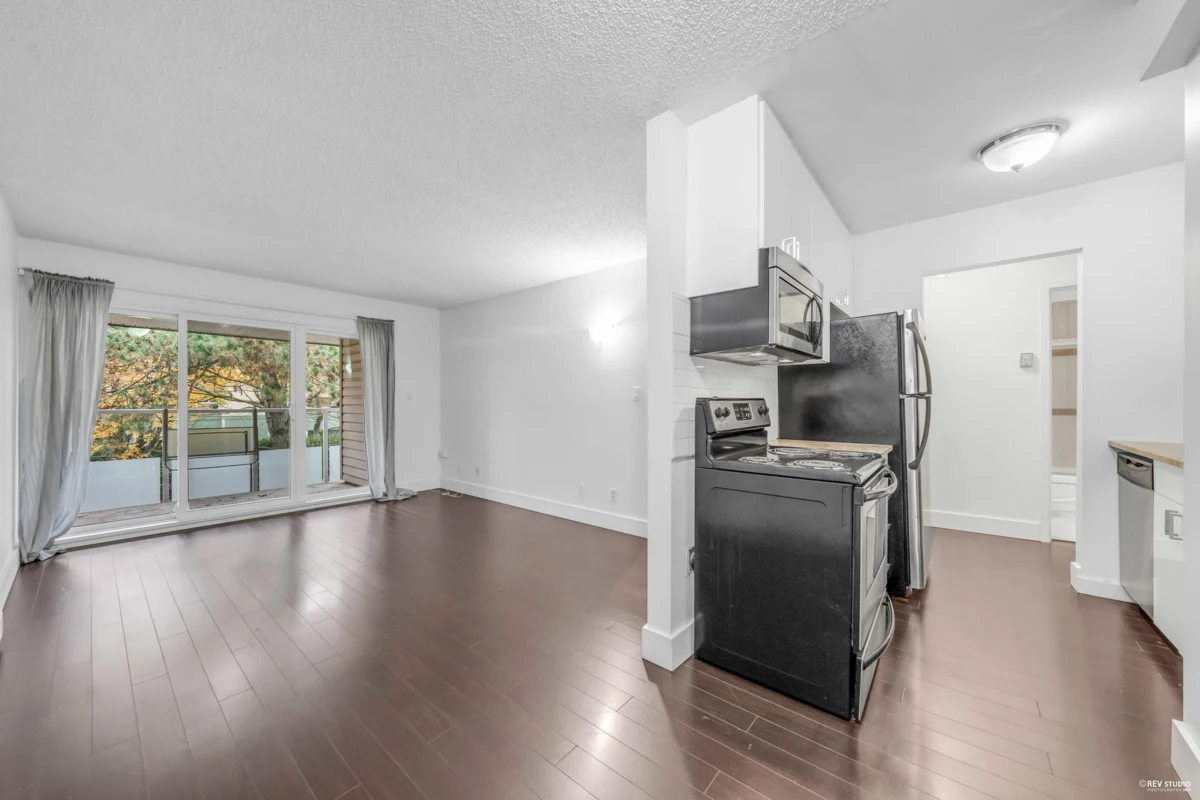 Dining Area Photo of 309 825 E 7th Avenue, Vancouver, BC